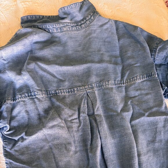 Cloth & Stone Anthropologie Chambray Button Down Denim M Medium Blouse - Picture 8 of 8